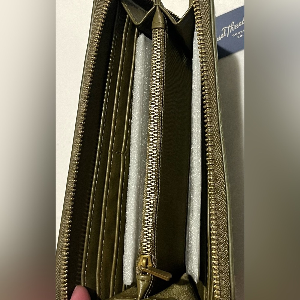 Universal Thread Olive Green Wallet with Gold Zipper Accents New with Tags NWT - Picture 7 of 14